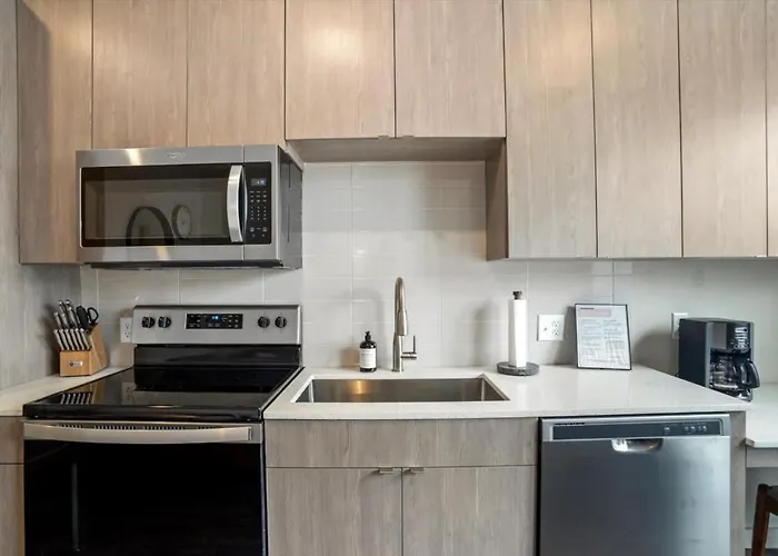 Cozysuites Modern Sdo, Lawrenceville Pittsburgh