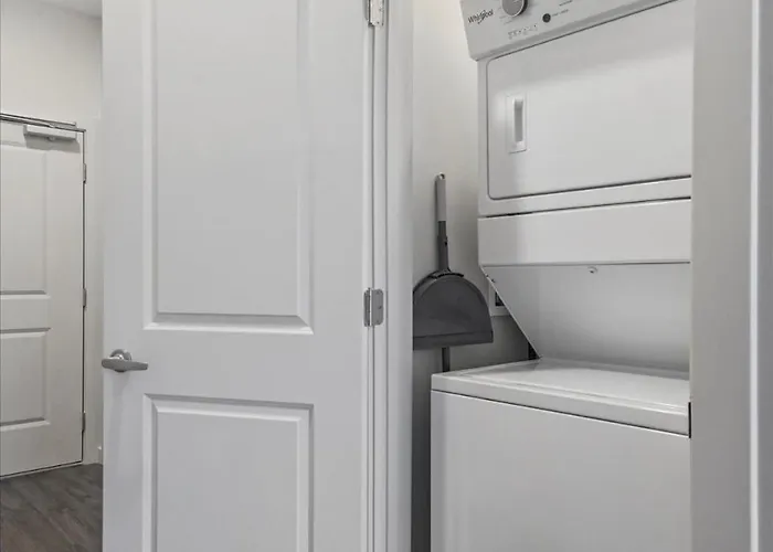 Cozysuites Modern Sdo, Lawrenceville Apartment