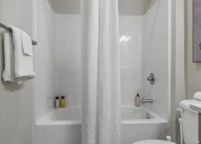 Apartment Cozysuites Modern Sdo, Lawrenceville